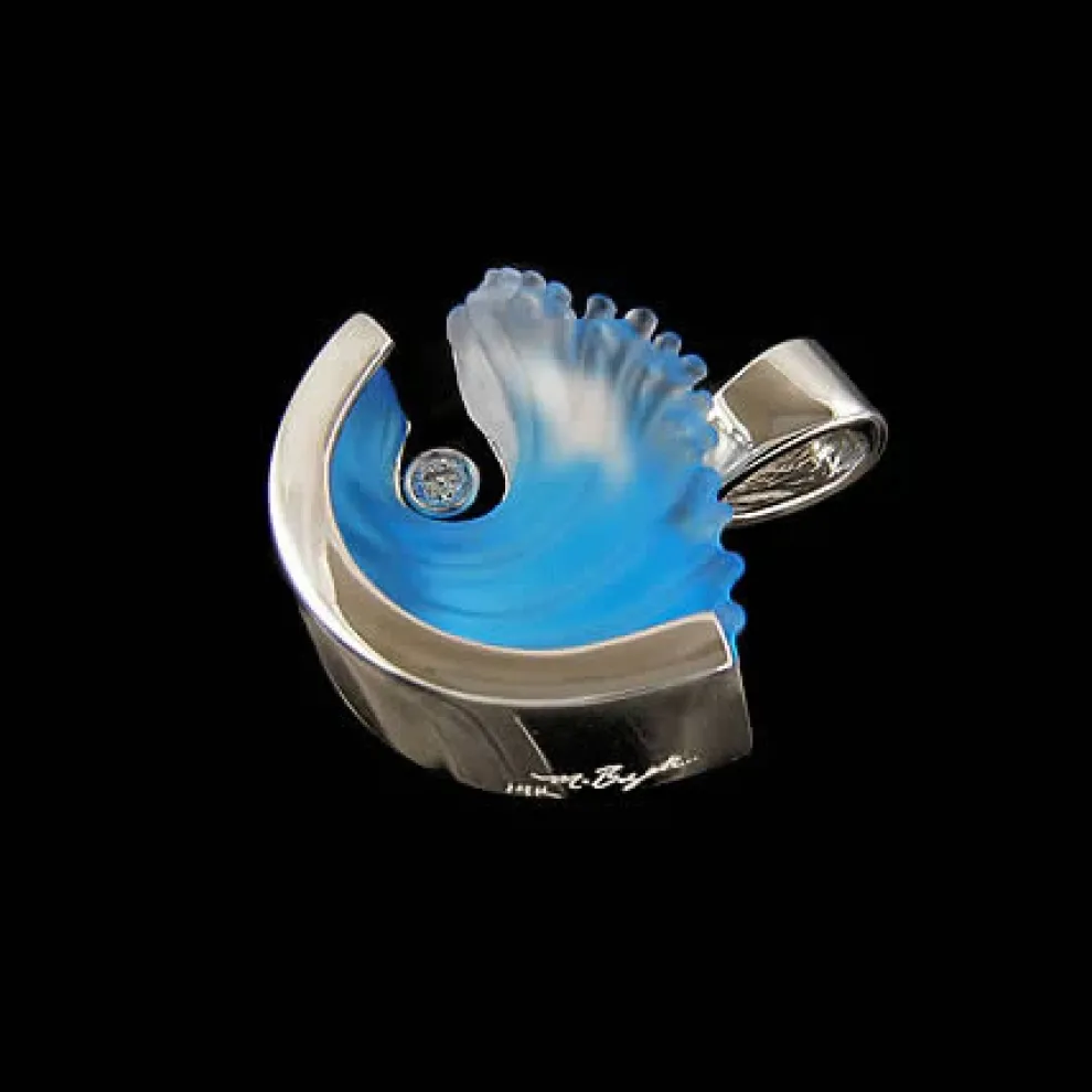 14K Small White Gold Wave Pendant With Diamond